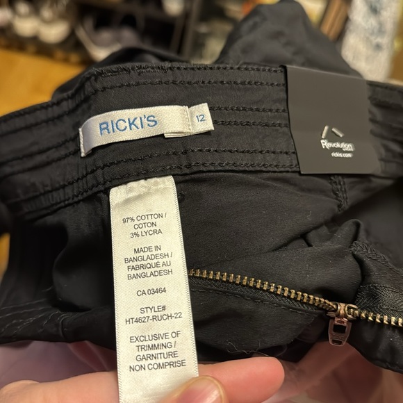 NWT Black capris - cotton and Lycra blend - Picture 6 of 6